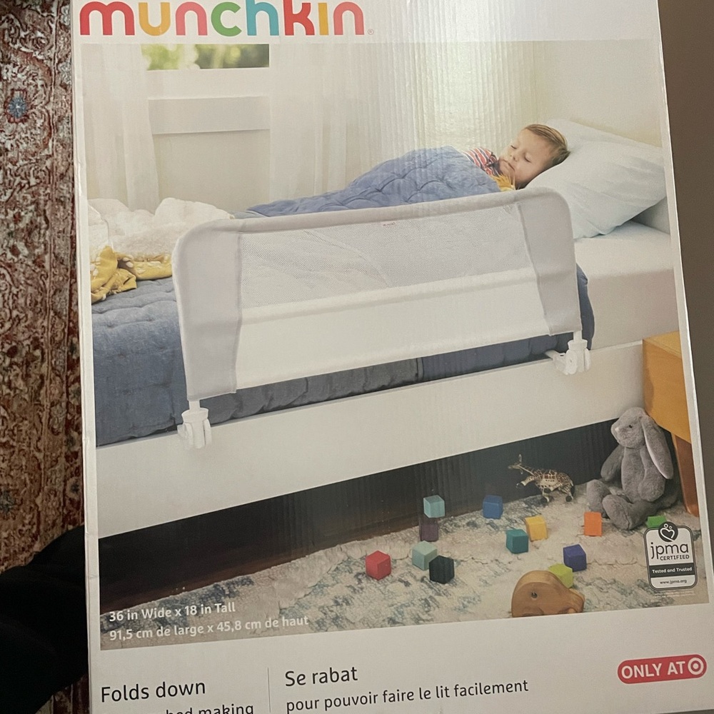 munchkin toddler fold down rail brand new never used